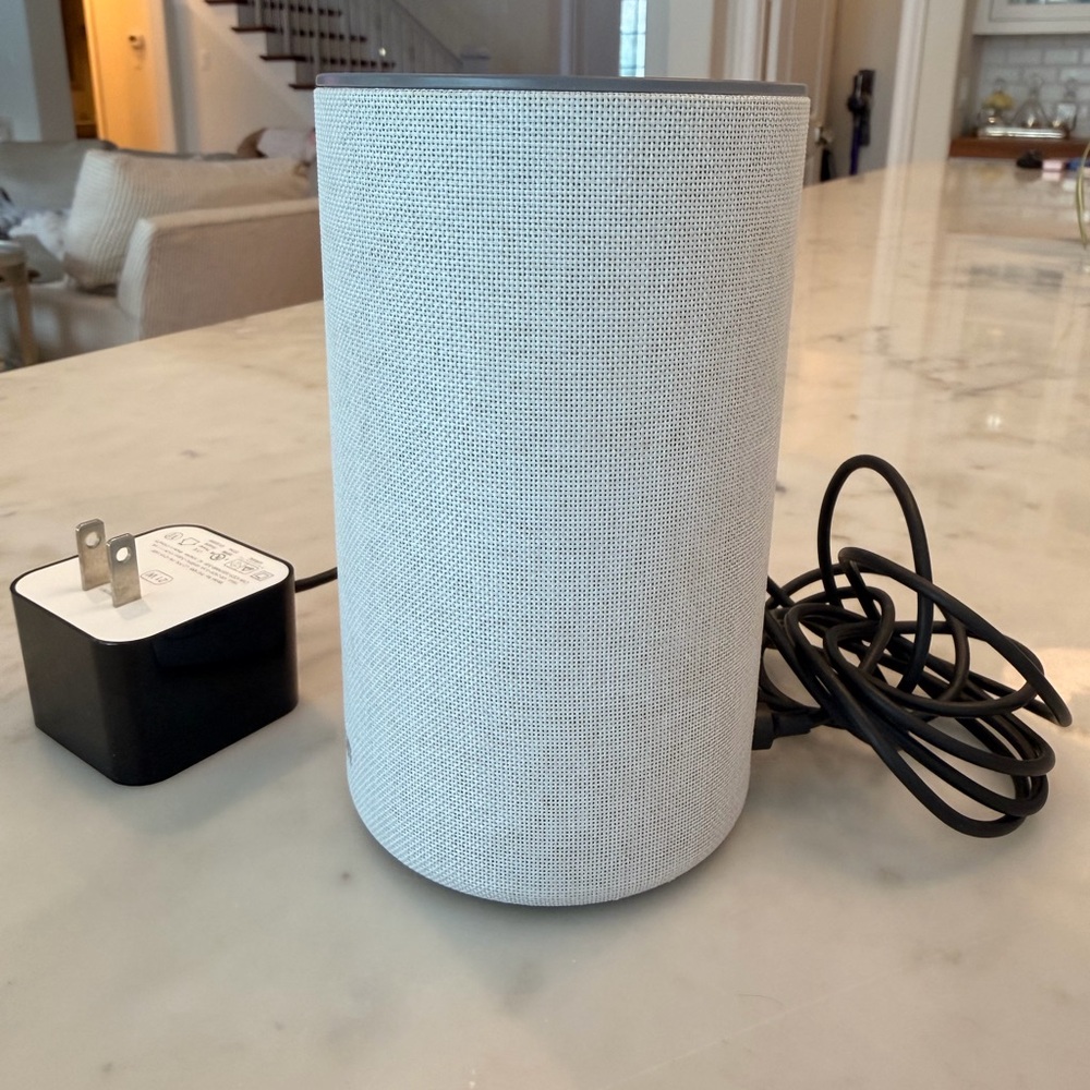 Amazon Echo Smart Speaker (2nd generation) in Sandstone, EUC - Picture 3 of 4